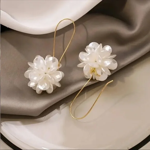 White and Gold Floral Earrings with Iridescent Sheen - Picture 2 of 5